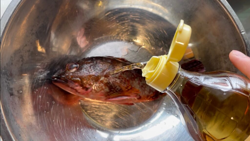 塩よりも簡単 魚のぬめりを簡単にとる方法 なるフィッシュ
