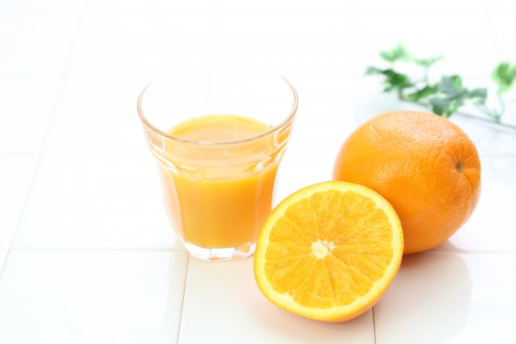 柑橘系の飲み物の画像