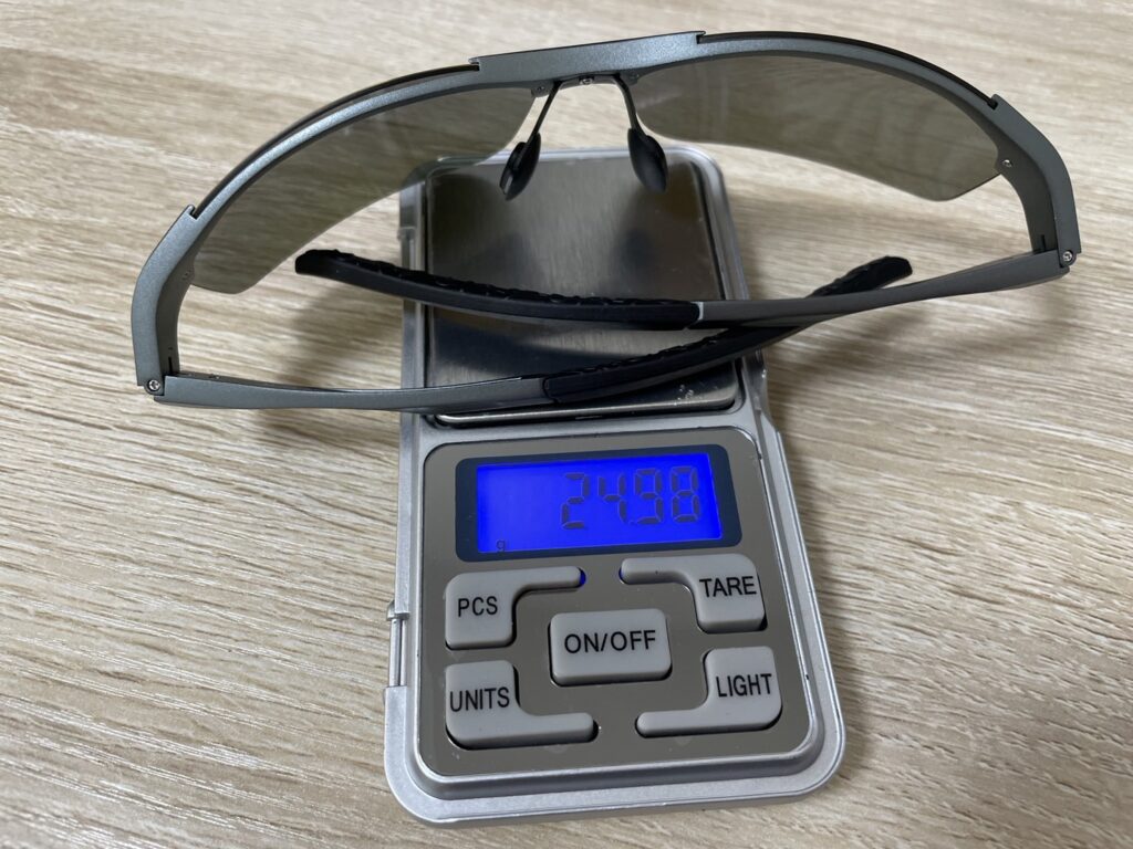 OSCEEサングラスの重さは25g