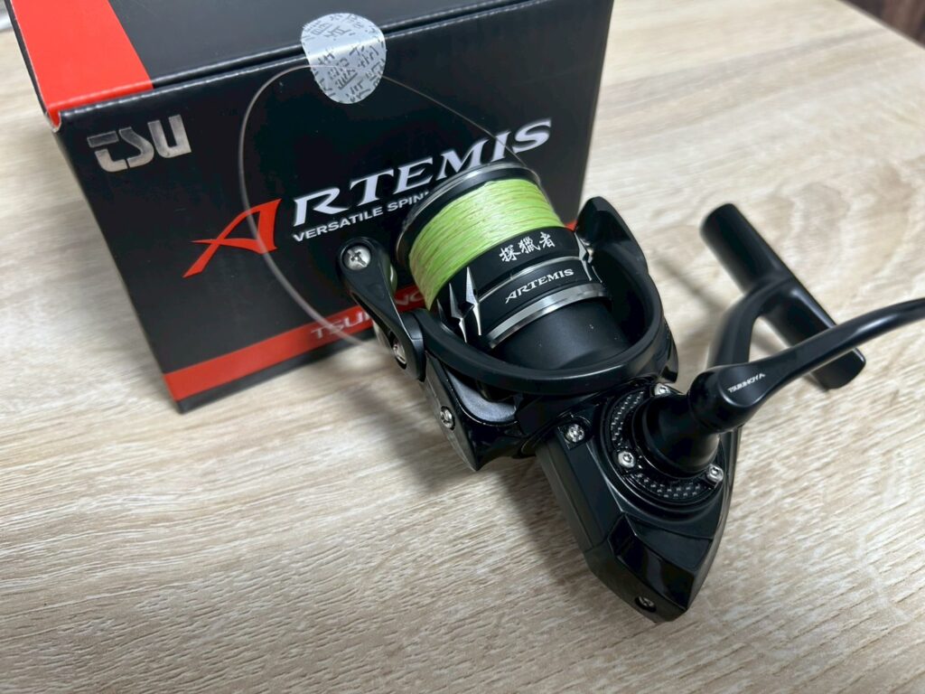 コスパ抜群と一部の釣り人の間で有名なTSURINOYAのスピニングリールARTEMIS