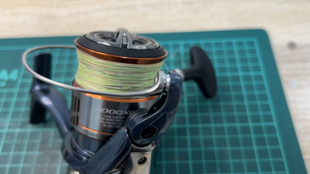 26ナスキーのラインローラー部分にベアリングを追加して改造している様子