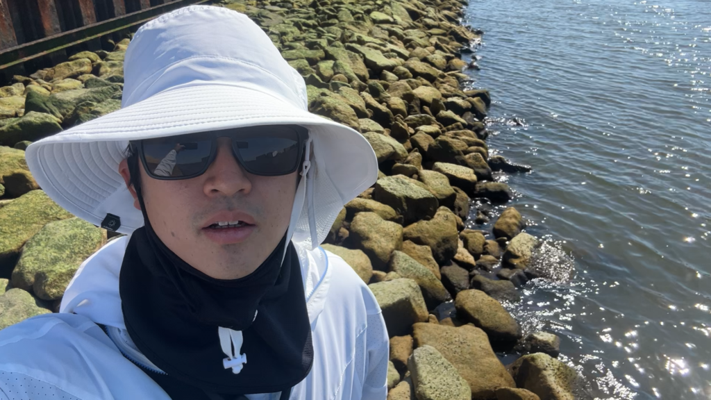 ワークマンのXShelter暑熱αハットシェード付きを釣り場で使った様子